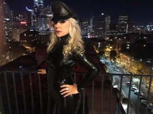 Chrissy live escorts in Naples